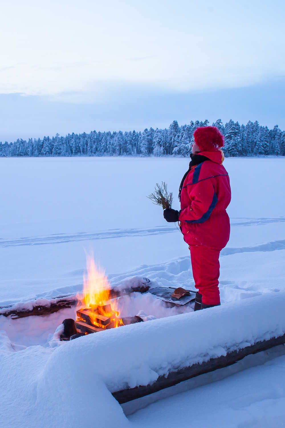 Finlande feu de camp en hiver