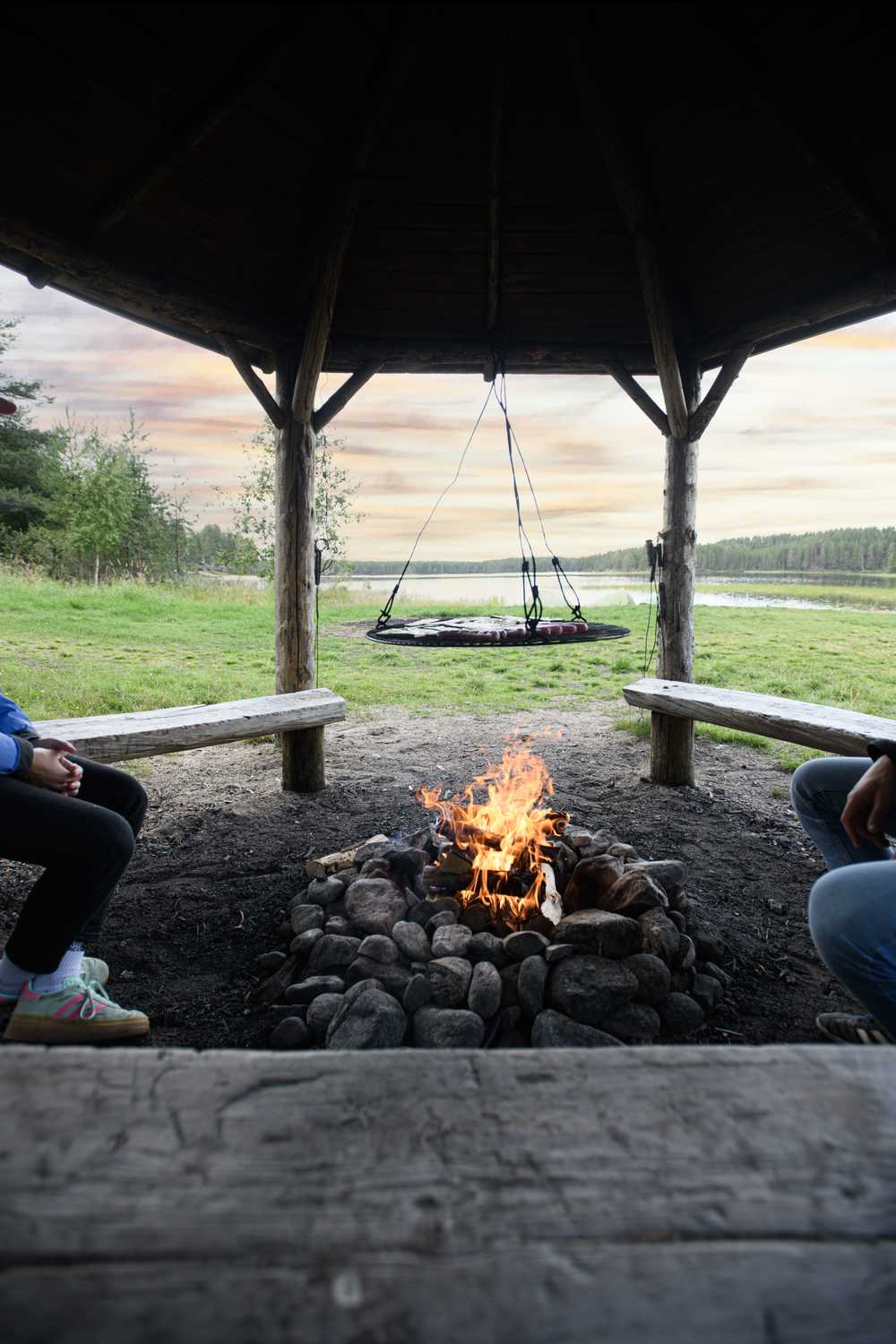 Fireplace à Hossa devant le lac en été