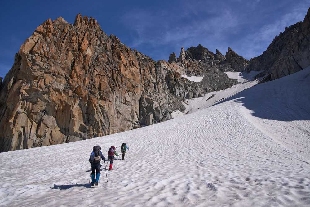 Groupe d'alpinistes haute Route des Glaciers Chamonix - Zermatt