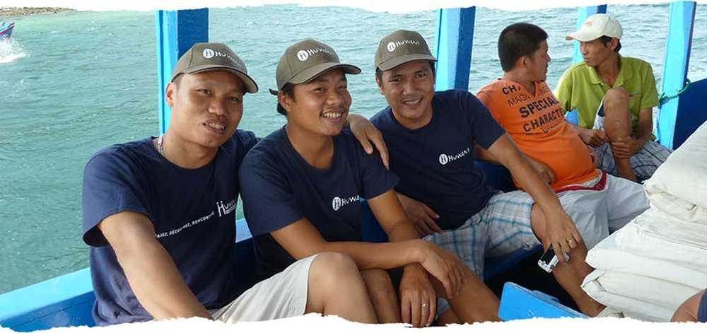 guides dans un bateau au Vietnam