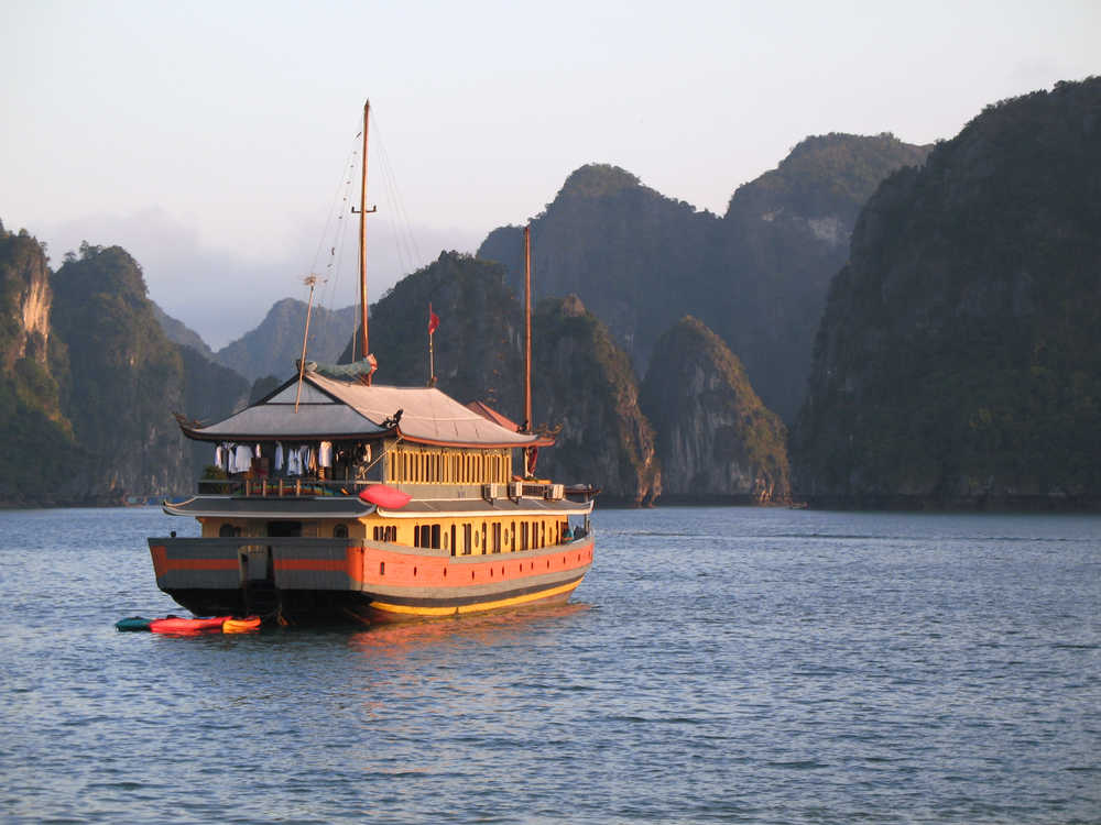 Jonque hôtel dans la baie de Lan Ha  Vietnam