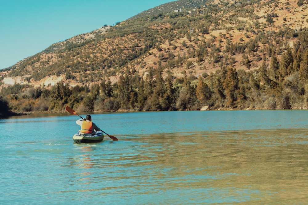 Kayak à Bin el-Ouidane au Maroc