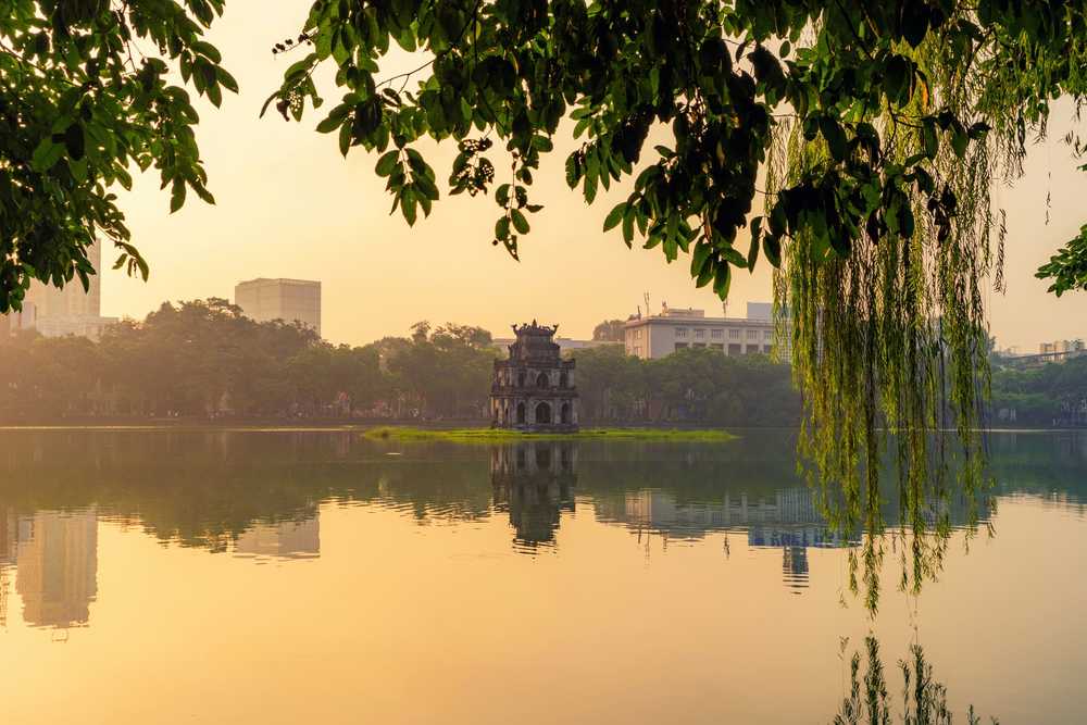 La tour de la tortue sur le lac Hoan Kiem au Vietnam