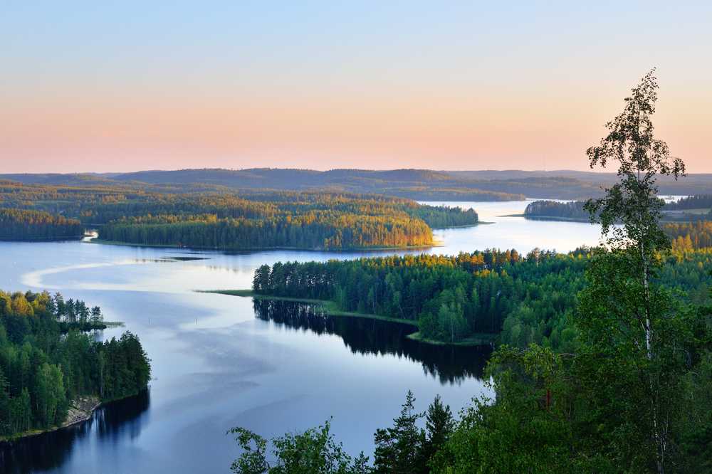 Lac Saimaa au coucher du soleil, Finlande, vue aérienne, Paysage panoramique