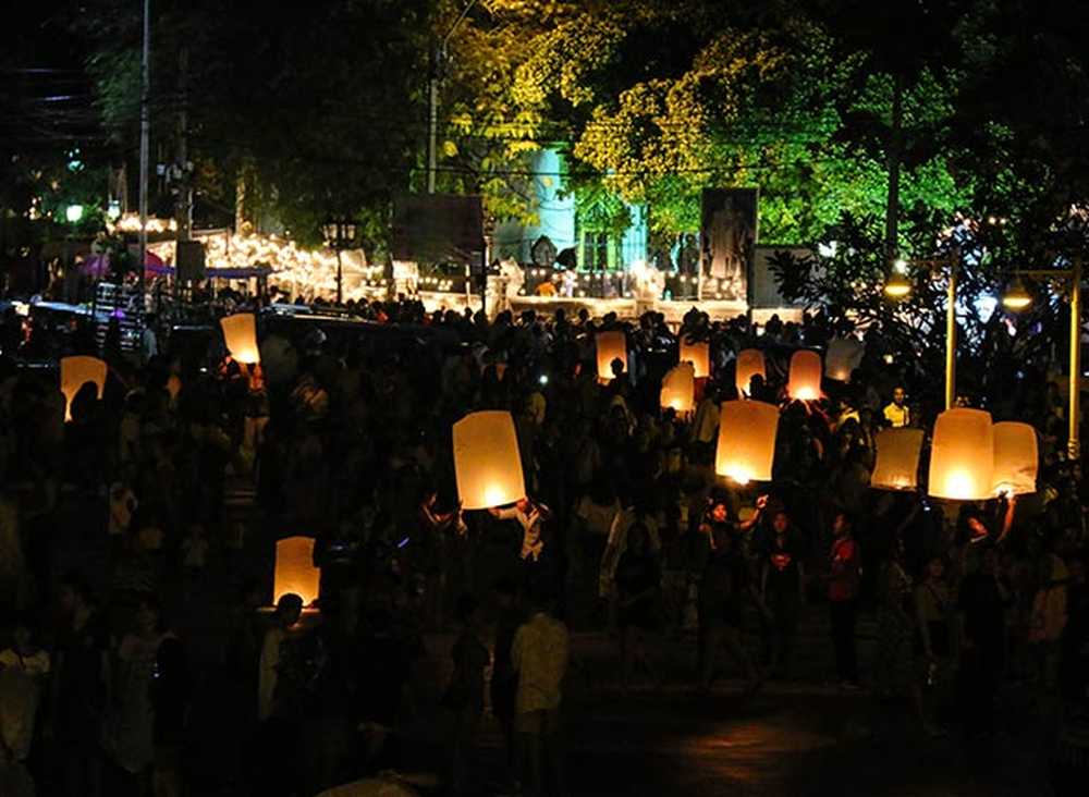 lancée de lanternes en Thaïlande