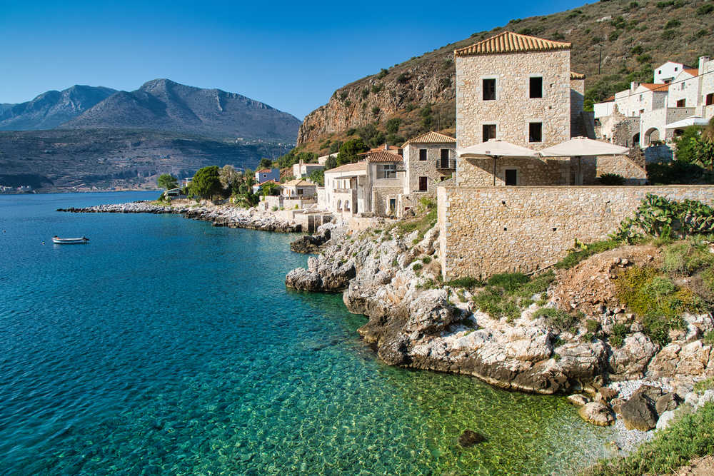 Limeni village en bord de mer en Grèce