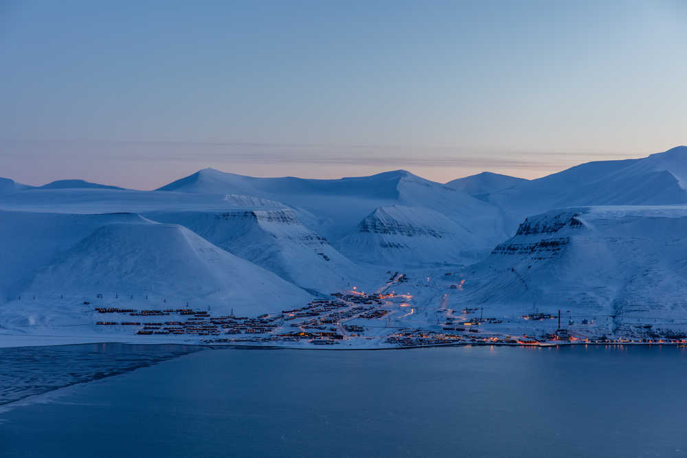 Longyearbyen au crépuscule