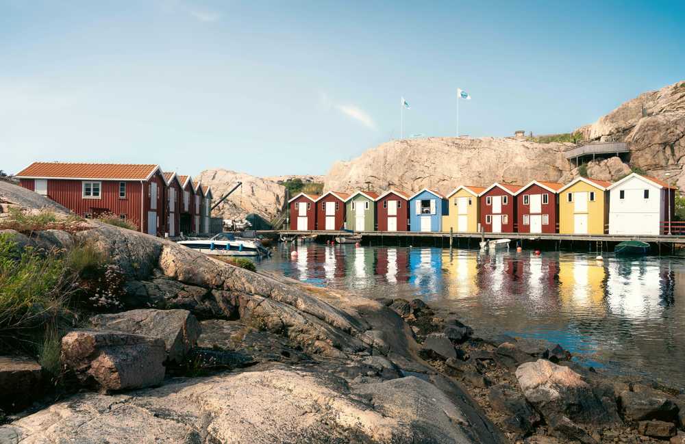 Maisons colorées sur l'archipel de Goteborg, Suède