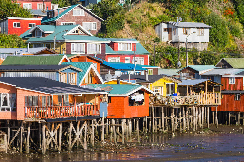 Maisons palafittiques sur pilotis à Castro, île de Chiloé, Patagonie