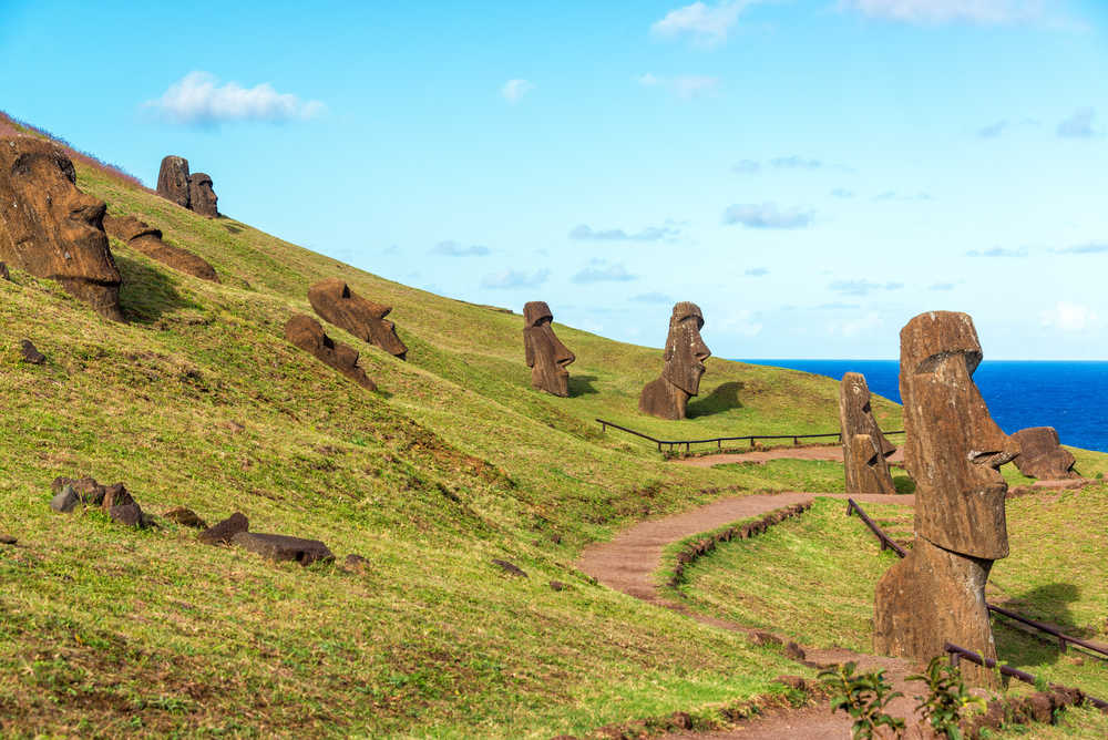 Moaï à Rano Raraku sur l'île de Pâques