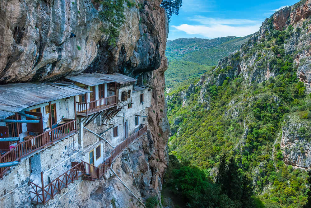 Monastère perché en Grèce