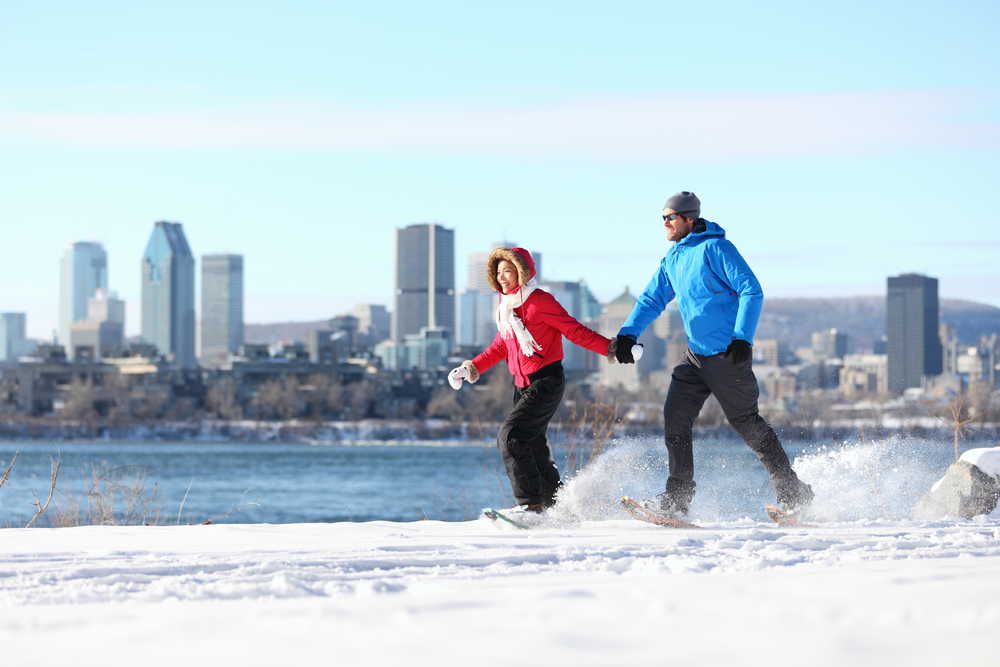 Montréal couple randonnée en raquettes hiver