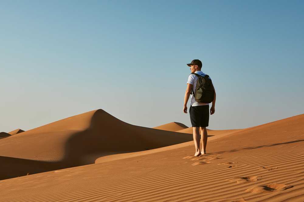 Oman, marche dans le désert de Wadiba Sands
