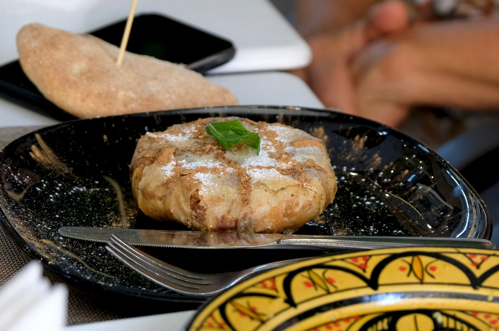 Pastilla au poulet dans un restaurant à Marrakech