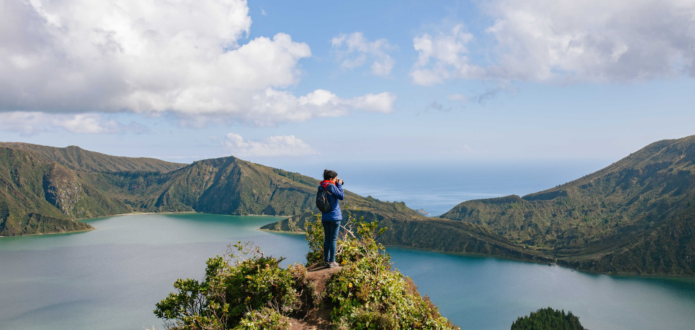 Pause contemplative à la lagoa de Fogo aux Açores blog