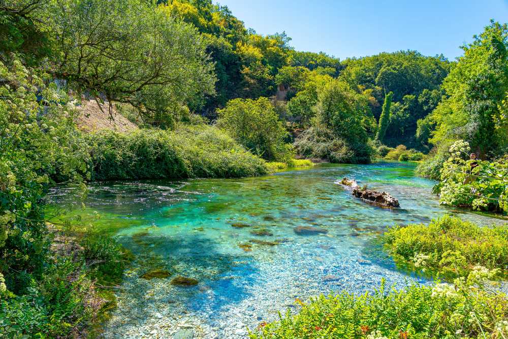 paysage-albanais-source-de-l-oeil-bleu