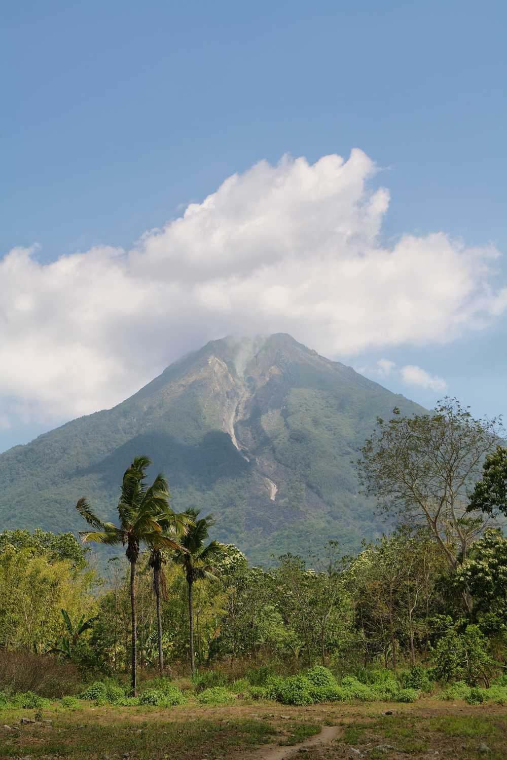 Paysage du volcan Iya en Indonésie