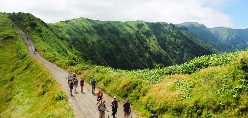 Petit groupe de randonneurs à Sete Cidades aux Açores