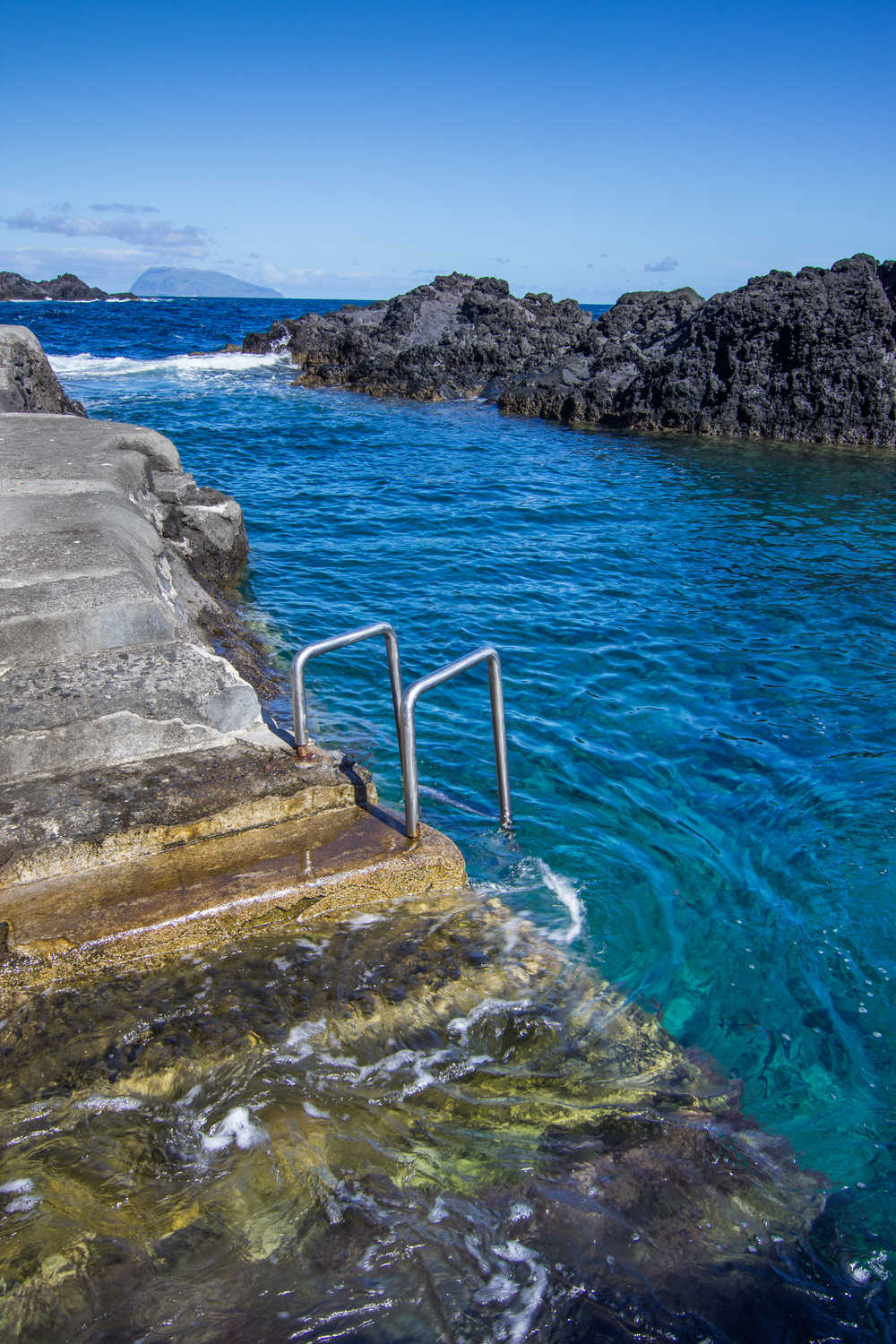 Piscines naturelles à Santa Cruz sur l'île de Flores aux Açores