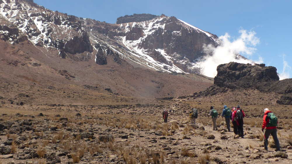 Randonneur lors de l'ascension du Mont Kilimandjaro en Tanzanie