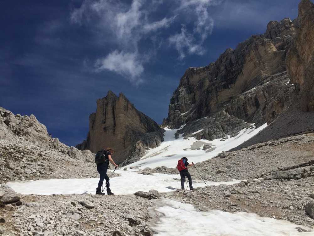 randonneurs dans les Dolomites en Italie
