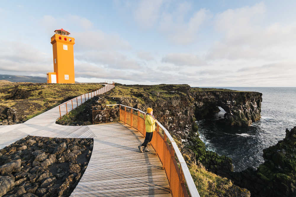 Randonneuse et phare de la Péninsule de Snaefellsnes, Islande