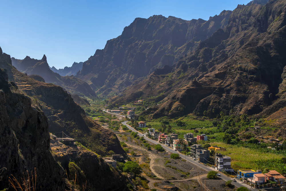 ribeira-grande-dans-les-montagnes