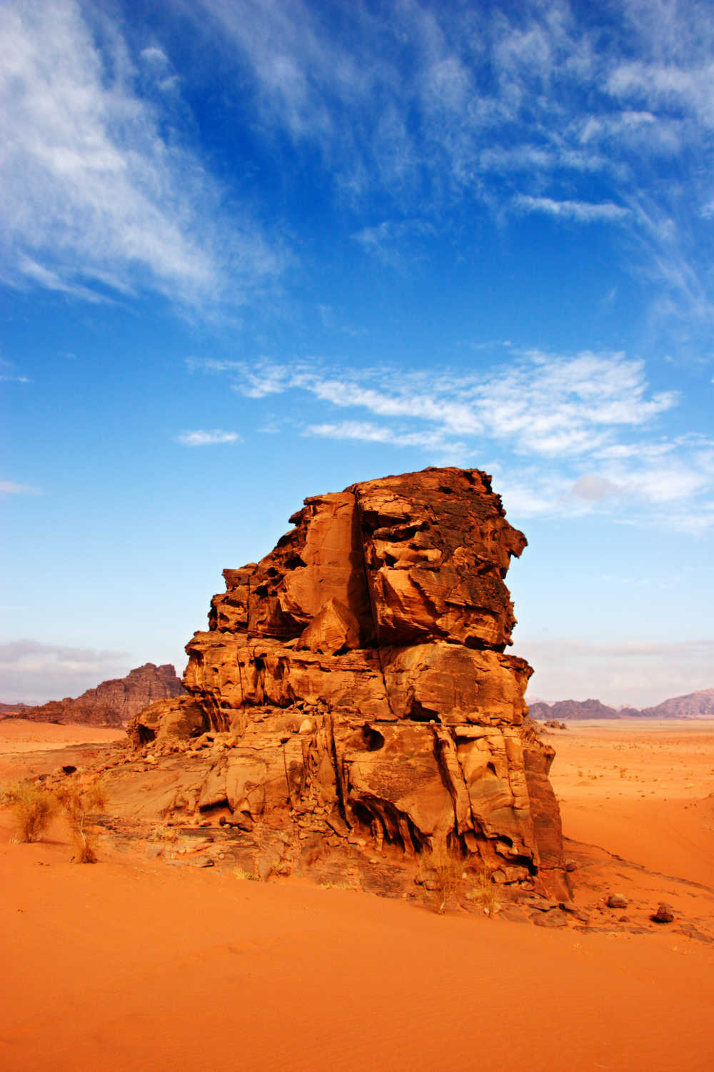 Rocher au coeur du désert wadi rum, jordanie