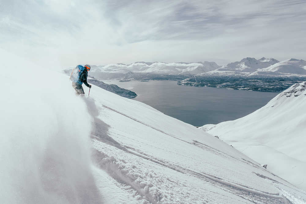 Ski dans les Alpes de Lyngen dans le nord de la Norvège