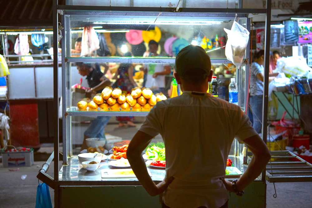 Stand de banh mi sur un marché au Vietnam