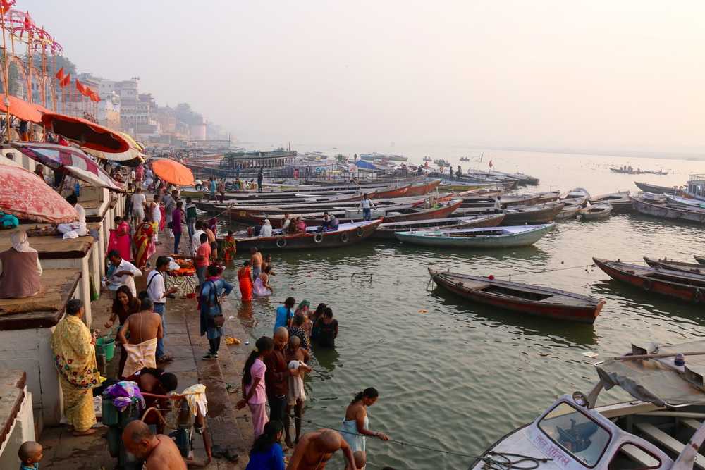 Sur les bords du Gange à Varanasi