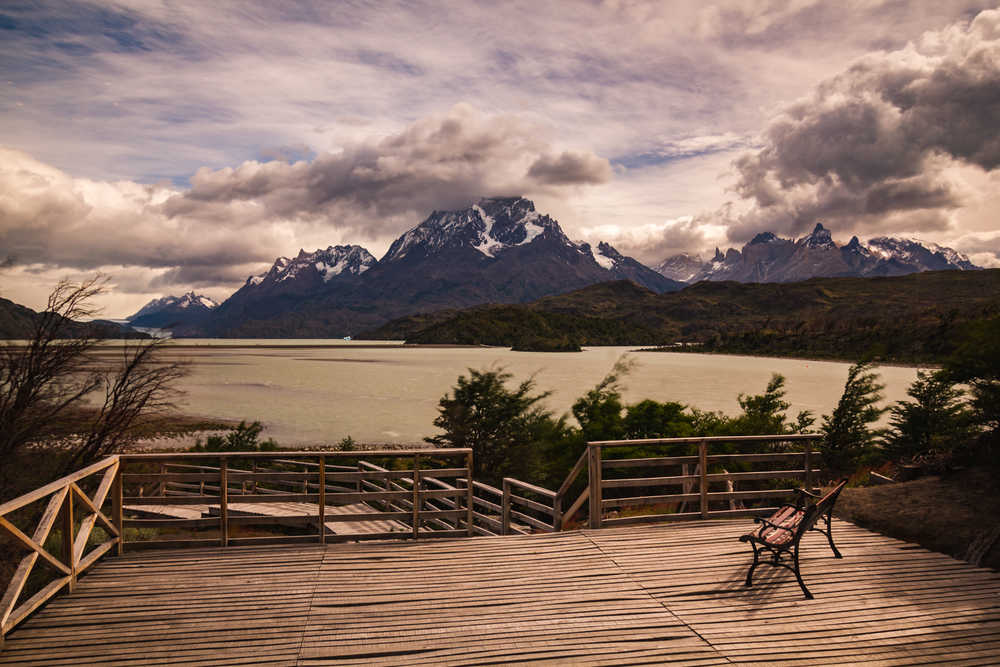 Terrasse avec vue sur le lac Grey en Patagonie Chilienne