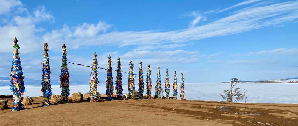 Totems chamanes sur l'île d'Olkhone