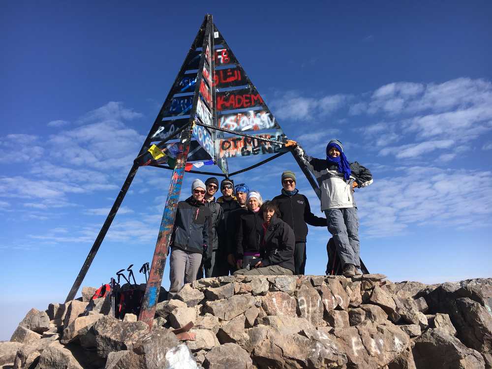 Valentin et son groupe au sommet du Mont Toubkal au Maroc