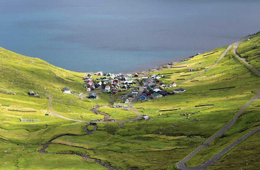 Village de Funningur sur l'île Deysturoy aux Féroé