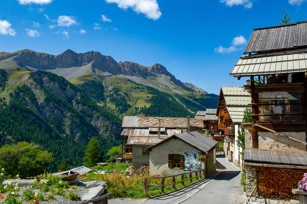 Village pitorresque de Saint-Véran dans le Queyras