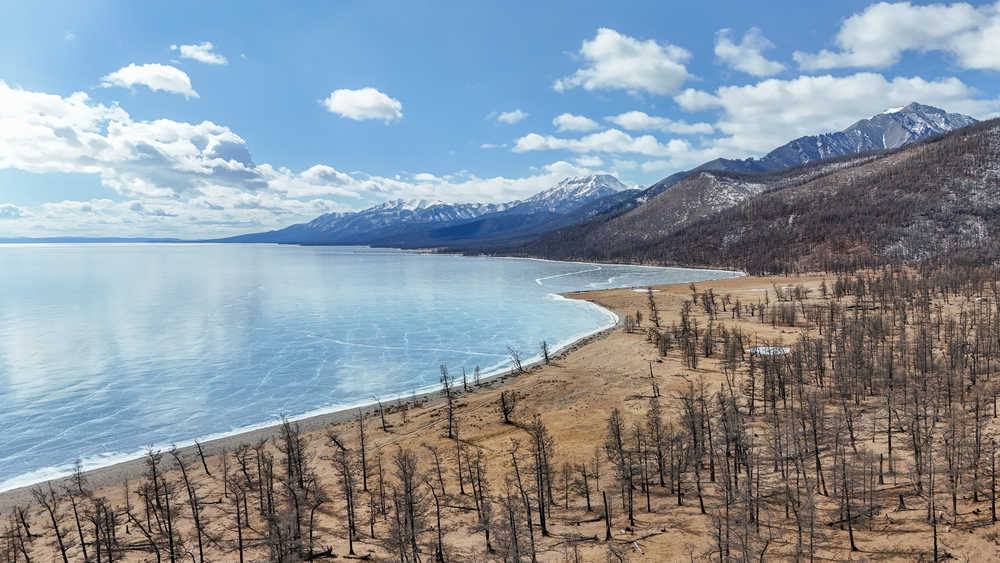 Vue aérienne du lac Khovsgol en Mongolie