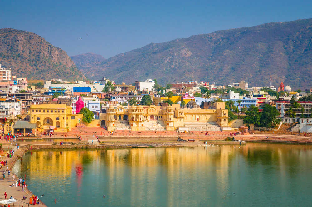 Vue panoramique du lac sacré et de la ville de Pushkar, Rajasthan, Inde