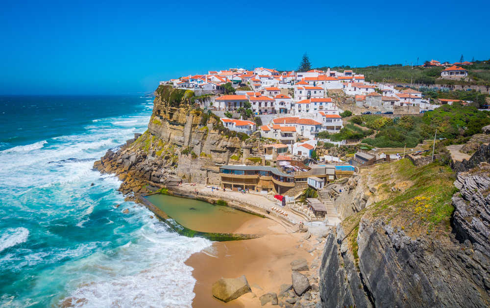 Vue panoramique du village d'Azenhas do Mar, Sintra, Portugal