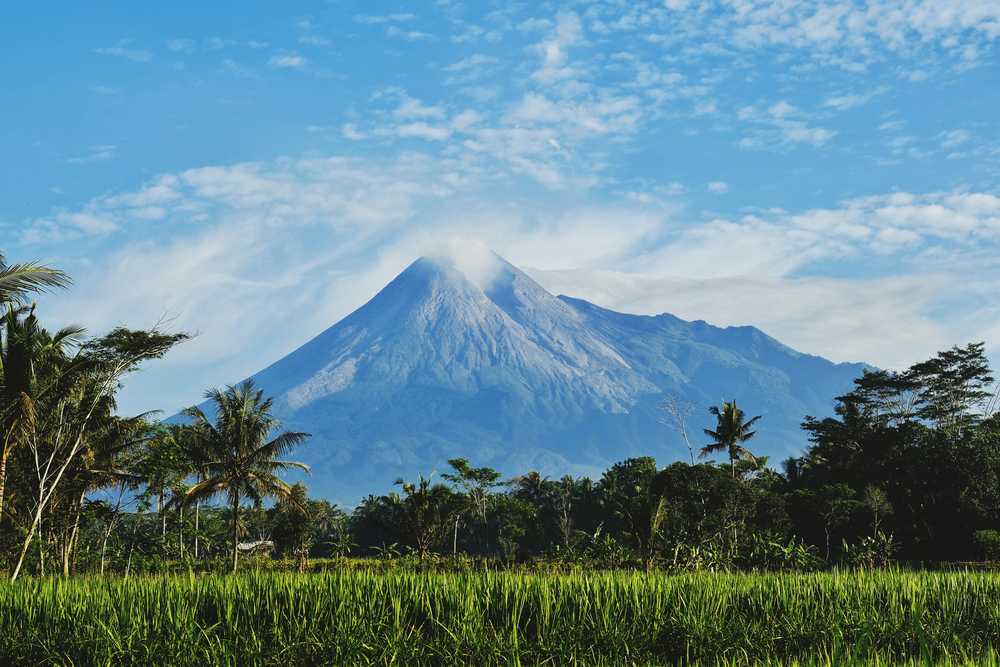 Vue panoramique sur le volcan Merapi, Indonésie