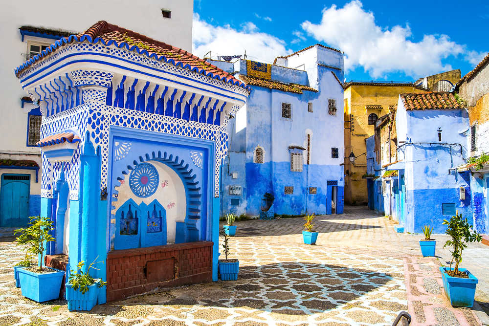Vue sur le square de la ville de Chefchaouen au Maroc