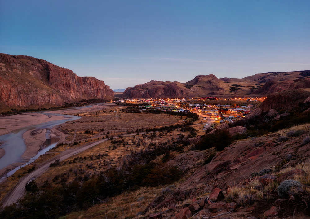 Vue sur le village d'El Chaltén en Argentine depuis le Mirador de Las Vueltas en Patagonie