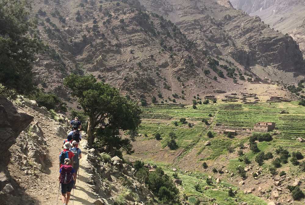 Marcheurs sur les sentiers du Toubkal, Maroc