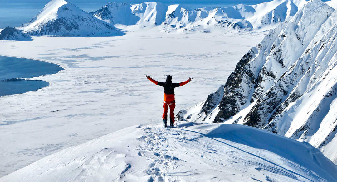 Au sommet des montagnes du Svalbard, hiver - © Mere Michele Prod Au sommet des montagnes du Svalbard, hiver