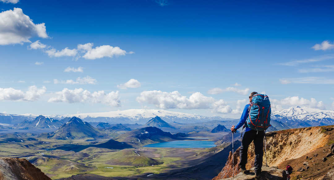 Randonneur en Islande, à Landmannalaugar l'été