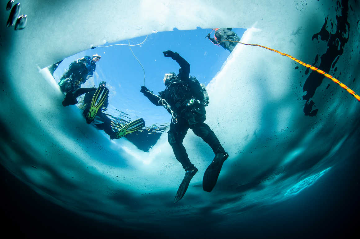 Plongée sous glace au Canada