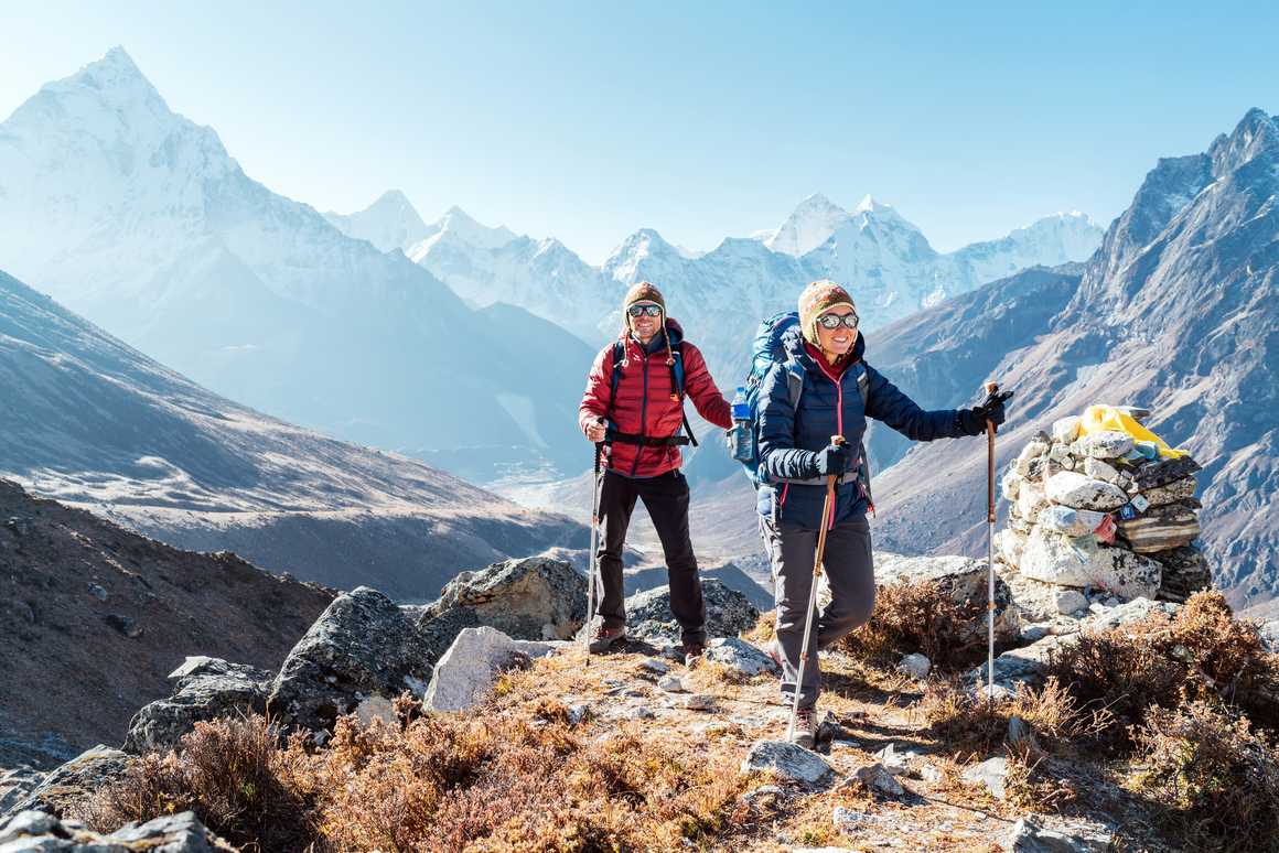 Trekkeurs sur l'itinéraire de camp de base de l'Everest