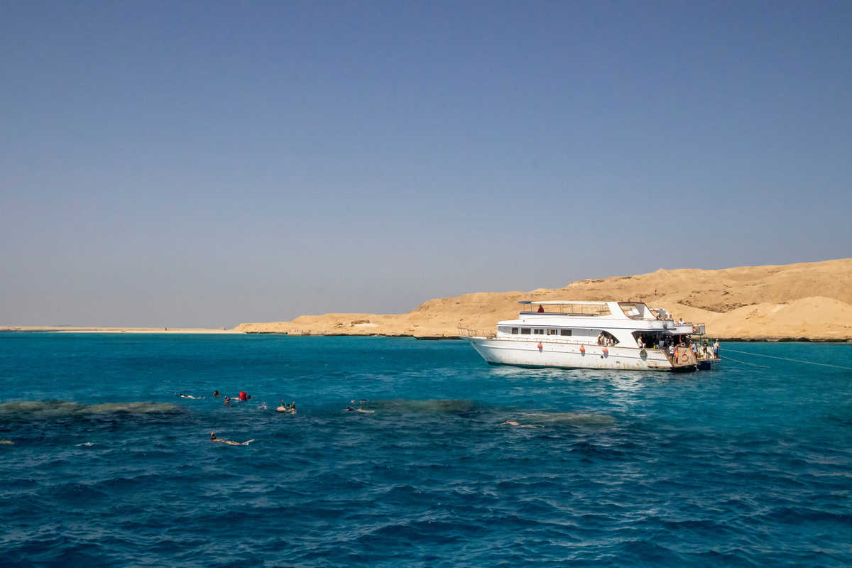 Bateau au large du petit Giftun, Egypte