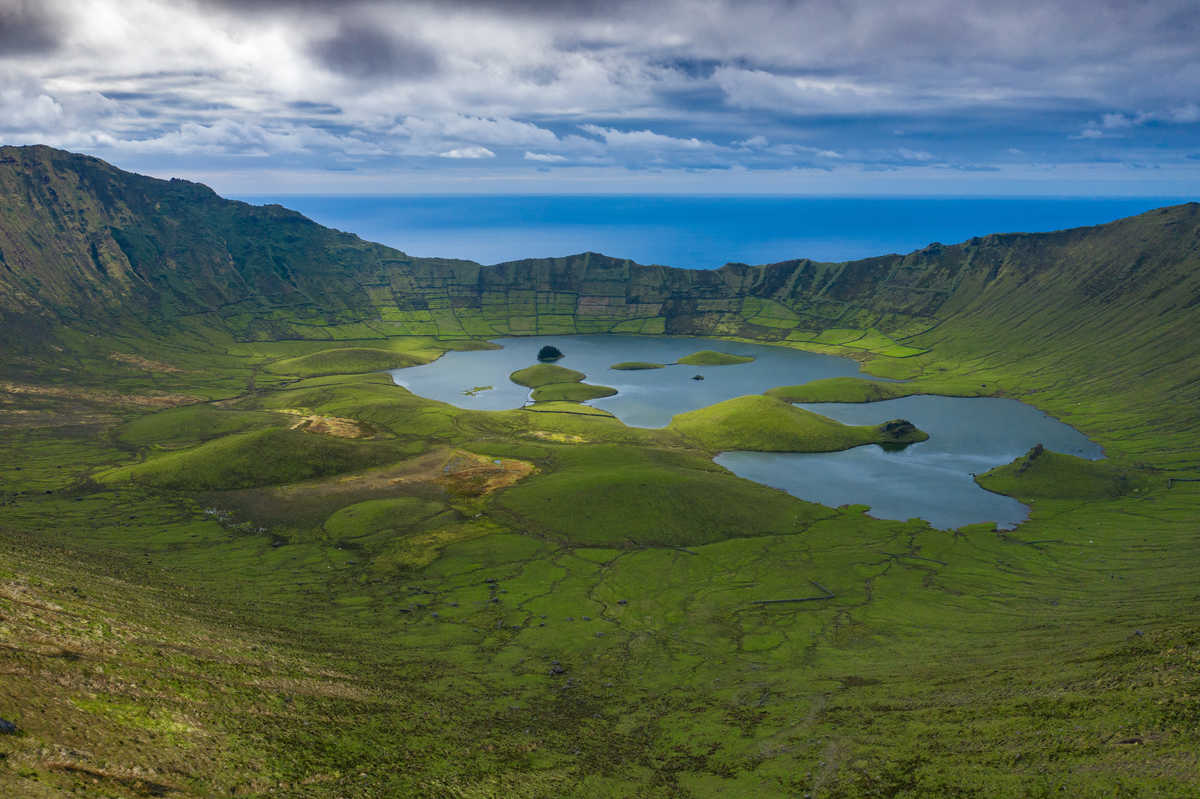 Caldeirão do Corvo Açores © Adobe Stock Caldeirão do Corvo Açores