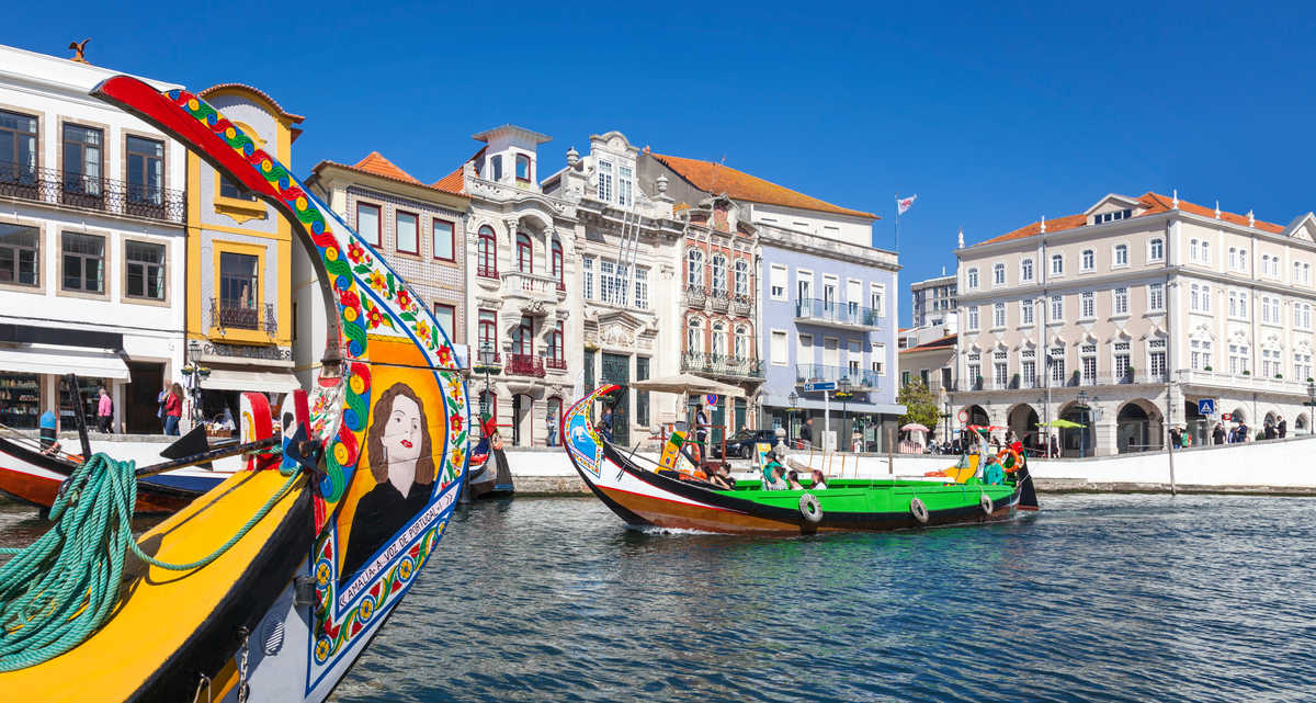 Célèbres péniches sur les canaux d'Aveiro, au Portugal